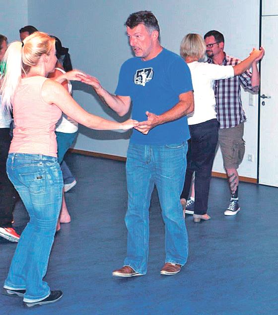 Beim Tanzkurs im Berufsförderungswerk steht immer der Spaß im Vordergrund.	Foto: BFW