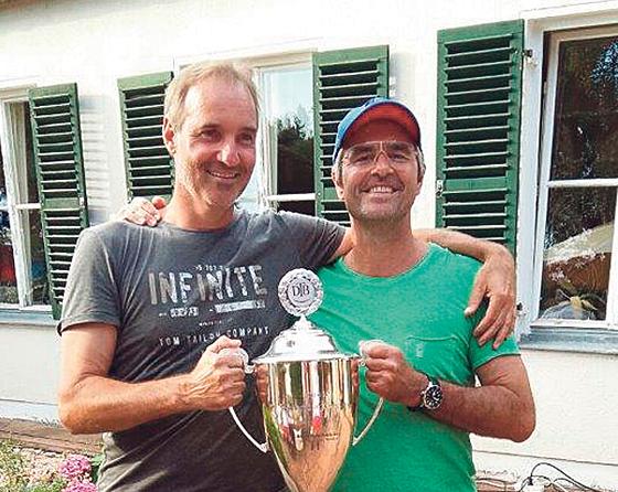 Erfolgreiche Tennisspieler: Peter Anneser (links) und Christoph Schaal vom TSV Feldkirchen.	Foto: Verein