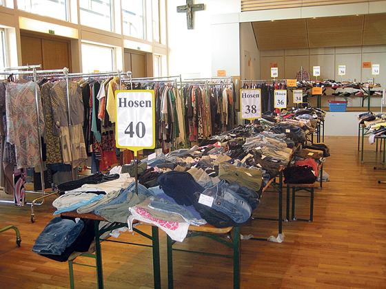 Modische Damenkleidung, Accessoires und vieles mehr gibt es beim Basar in St. Emmeram.	Foto: VA