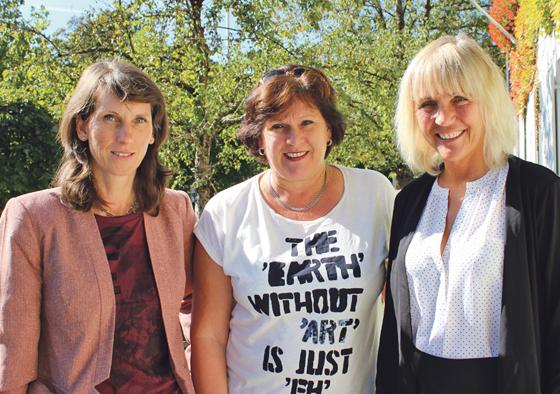 Eva Übermasser die Nachfolgerin von Edith Spreng und Bürgermeisterin Gabriele Müller (von links nach rechts). 	Foto: Gemeinde Haar