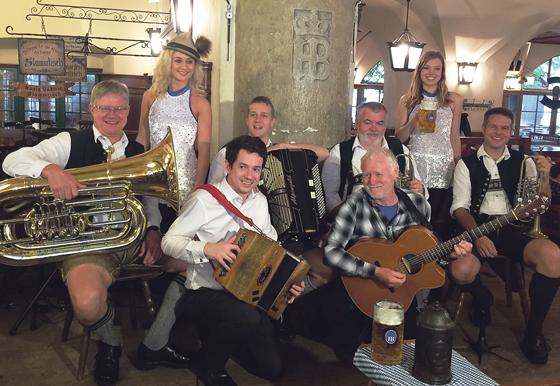 Gutes Bier und gute Musik: Die »Danceperados« fühlten sich im Hofbräuhaus gleich wie zu Hause.	Foto: VA