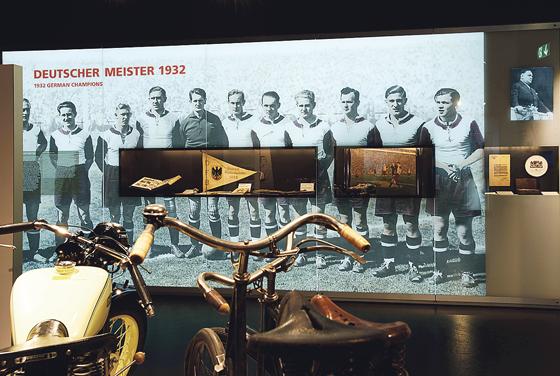 Diese elf Fußballer holten 1932 die erste von bis heute 26 Deutschen Meisterschaften. In Nürnberg gewannen sie 2:0 gegen Eintracht Frankfurt.	Foto: FCB Erlebniswelt