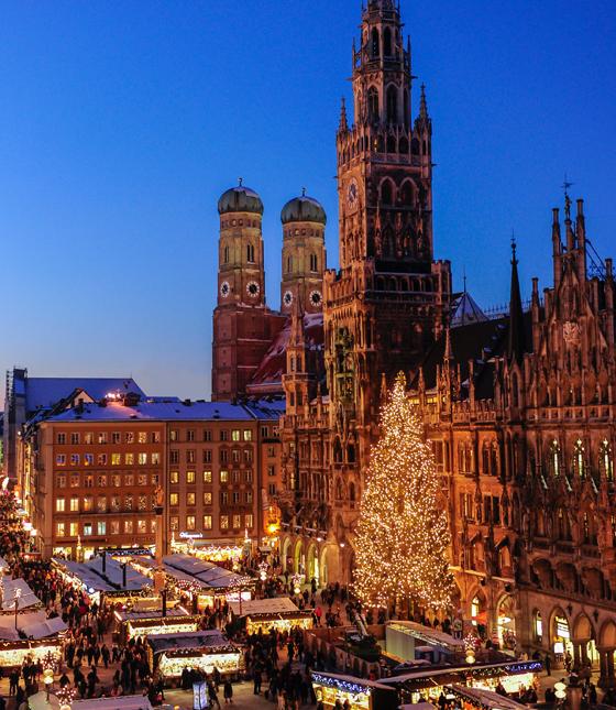 Die Stände stehen, der Baum leuchtet, der Christkindlmarkt ist eröffnet.	Foto: Lukas Barth, München Tourismus