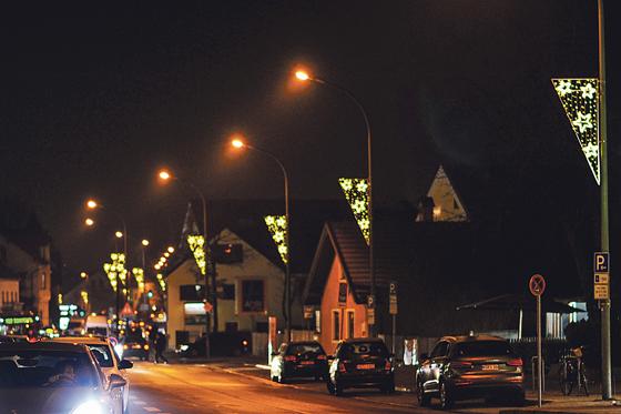 Auch heuer hat der Truderinger Ortskern wieder seine weihnachtliche Beleuchtung.	Foto: Fotostudio caroKaa