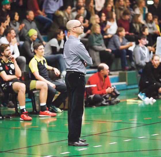 Coach Alexander Hezareh sah eine ärgerliche Niederlage seines Teams. 	Foto: Volleyball Grafing