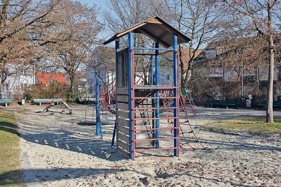 Der Spielplatz auf dem Leidinger Platz hat für die Kleinsten viel zu bieten. Spielgeräte für größere Kinder wären aber auch wünschenswert.	Foto: Katja Brenner