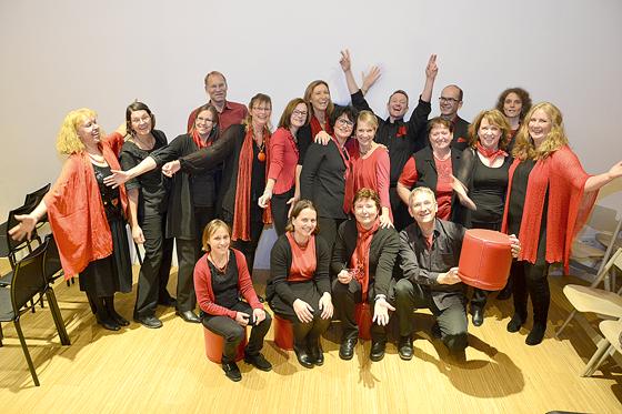 Die »TrueBadours« der Michaelskirchengemeinde und der Ökumenische Chor »mixn free« aus Oberhaching (Foto) geben ein Konzert zu Ehren Martin Luthers.	Foto: privat