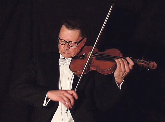 Bei dem Konzert für drei Geigen können die Solisten des Ensemble Haar ihr ganzes Können zeigen. 	F.: VA