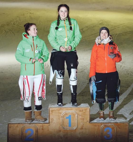 Nora Löffler (TSV Unterhaching), Klara Mörike (TSV Unterhaching), Marlis Hegels (Kirchheimer SC) standen beim Nacht-slalom auf dem Podest.	Foto: VA