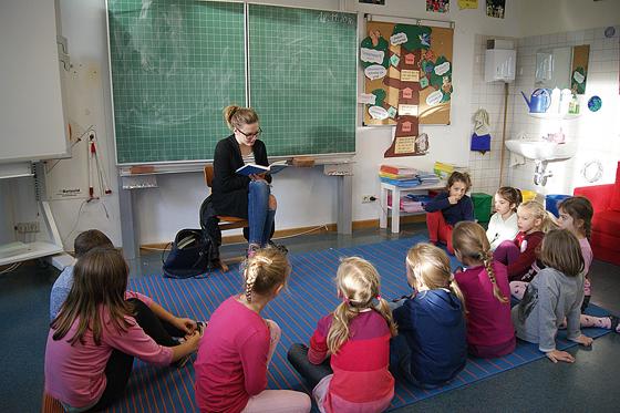 Josy Vollrath aus der 7. Klasse las »ihren« Grundschülern aus dem Buch »Mio mein Mio« von Astrid Lindgren vor.	Foto: privat