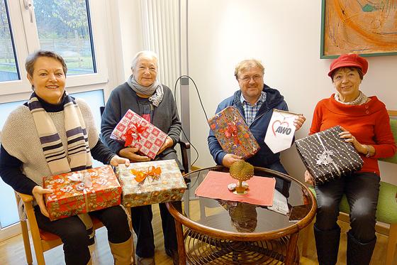 Von ihnen wird das Projekt »Weihnachten in der Schachtel« jedes Jahr organisiert (v.l.): Kerstin Domabyl, Helene Nestler, Stefan Wallner und Christa Baron.	Foto: privat
