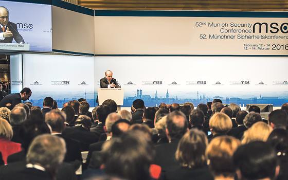Der Gastgeber, Botschafter Wolfgang Ischinger (seit 2008 Vorsitzender der Münchner Sicherheitskonferenz) bei der Konferenz 2016.	Foto: MSC/Kuhlmann