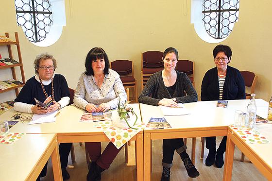Die Köpfe hinter der Demenz-Woche: Claudia Höwing (Caritas), Sabine Hofmann, Jennifer Becker (beide KWB) und Lydia Pfeifer-Ritzmann (Seniorenbeauftragte) .	Foto: Stefan Dohl