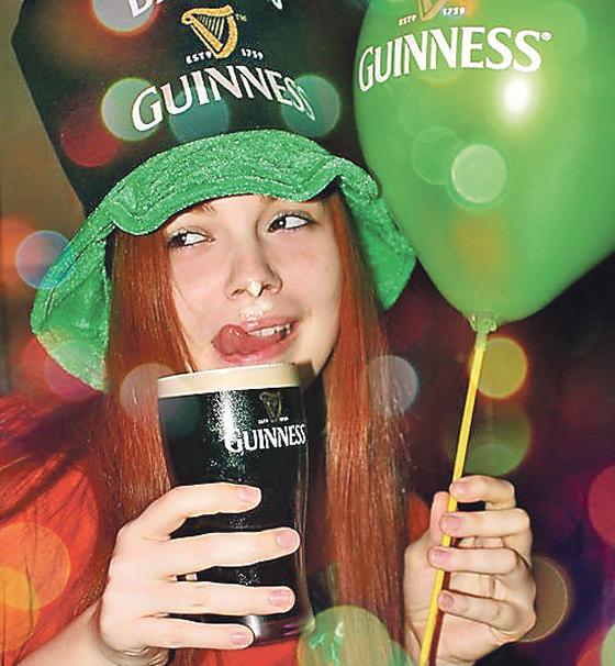Irische Lebensfreude: Schwarzbier von der Insel trifft auf Münchner Weißbier.	Foto: Guinness-St.PaticksDay