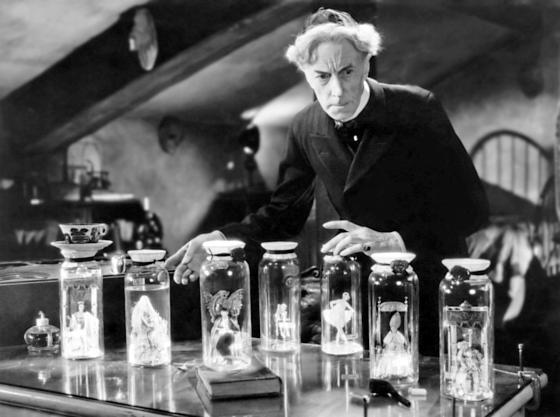Ernest Thesiger als Doktor Pretorius in »The Bride of Frankenstein« von 1935.	Foto: Universal Pictures