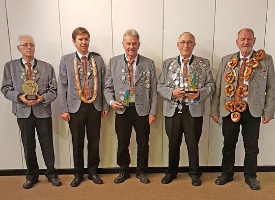 Foto von links: Heinz Pleynert, Stefan Vohburger, Max Lederer, Josef Maier und Hans Müller.