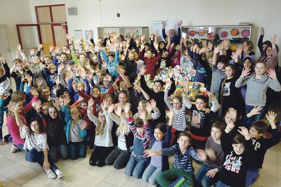 Die fleißigen Viertklässler der Grafinger Grundschule unterstützen die Grafinger Tafel. 	Foto: Stefan Dohl