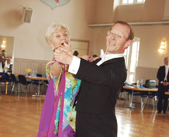 Hans und Inge Schießl gewannen für den Tanzsportclub Savoy Silber bei den Bayerischen Meisterschaften.	Foto: VA