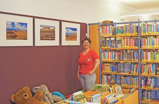 »Insel der Glückseligen« heißt die aktuelle Ausstellung von Eleisa Caro in der Stadtbücherei.	Foto: Eleisa Caro