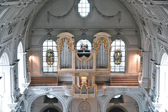Die Michaelsorgel steht beim Konzert in der Jesuitenkirche St. Michael im Mittelpunkt. 	Foto: Walter Glück