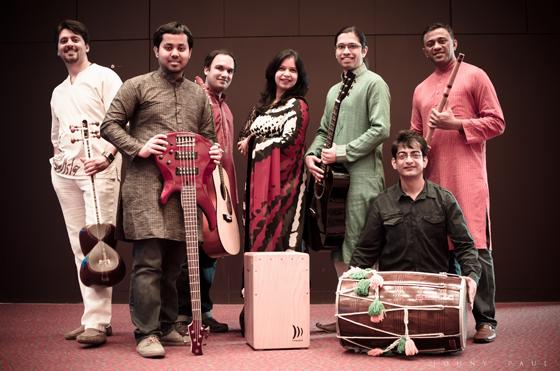 Nishad Phatak (Dritter von rechts) vereint in seinem Ensemble Musiker aus fünf Nationen.	Foto: VA
