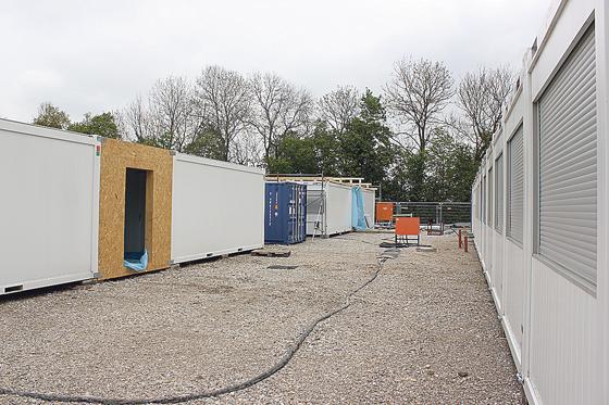 Das Container-Camp für 150 Flüchtlinge in Grub soll bis Mitte Juni fertiggestellt werden. 	Foto: sd
