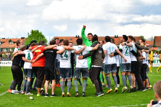 Eine Mannschaftsleistung war der Aufstieg in die Bayernliga für den TuS Holzkirchen. 	Foto: Kopp