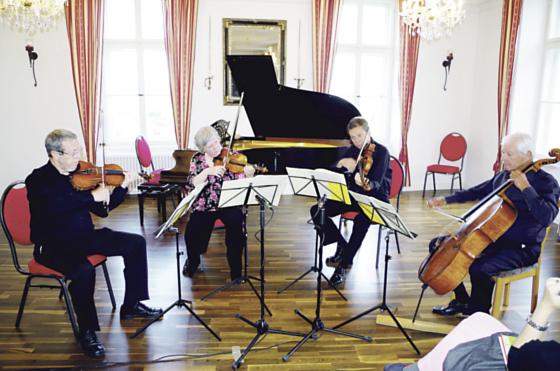 Streichquartett mit Elmar Billig, Ursula Billg-Klafke, Andreas Muck und Viola und Ulrich Bode.	Foto: VA