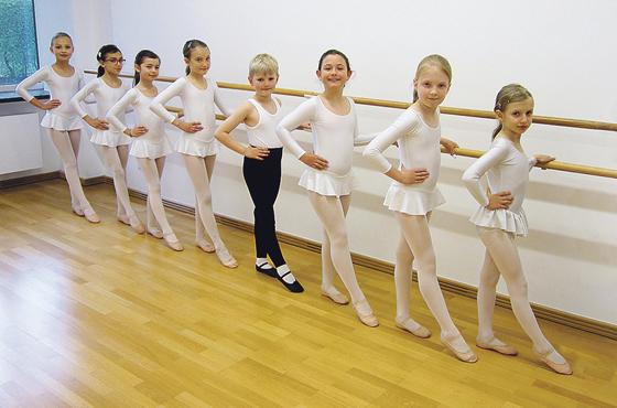 Von den ganz kleinen Tänzerinnen bis zu den ganz großen reicht das Programm der Ballettschule. 	Foto: VA