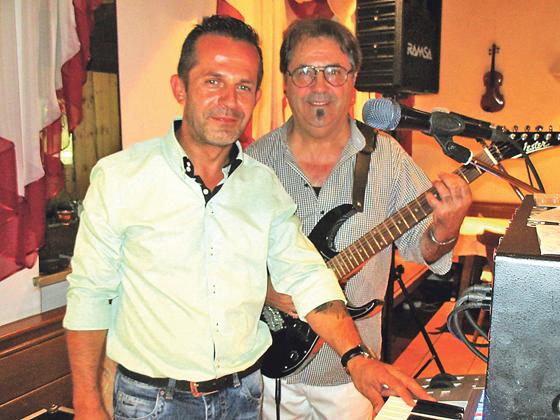 Das Duo Udo Alexander und Sweto aus München spielt am 15. und am 29. Juli im Biergarten.	Foto: privat