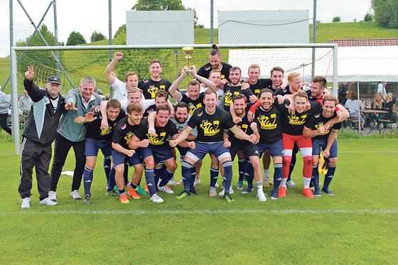 Mit dem Aufstieg in die Landesliga Südost schaffte der TSV Moosach etwas historisches. Am Samstag startet der TSV auswärts in Rosenheim in die neue Saison.	Foto: Verein