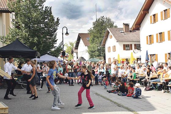 Die Jugend der »Boogie Magics« zeigte beim Hohenbrunner Dorffest ihr Können. 	Foto: VA