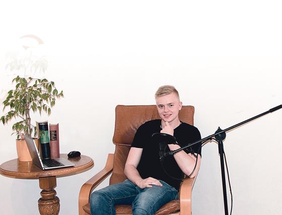 Der 19-jährige Fachabiturient Michael Grimm hofft mit seinem neuen Podcast auf eine große Zuhörerschaft  nicht nur in Frauenneuharting.	Foto: Michael Grimm