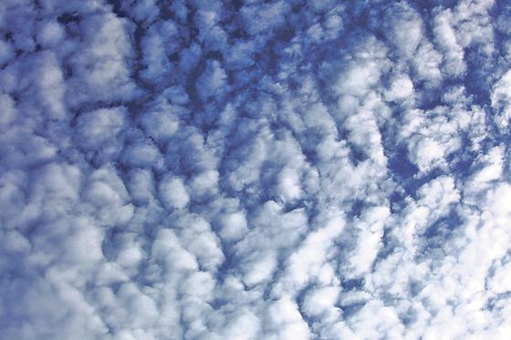 Ein Beispiel für ein gelungenes Wetterfoto sind diese »Schäfchenwolken über München«.	Foto: Marc Haug
