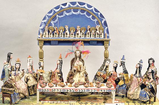 Das letzte Abendmahl, eine Darstellung aus Peru. Auffällig sind die langen Hälse der Personen, eine landestypische künstlerische Besonderheit.	Foto: © Bay. Nationalmuseum, München