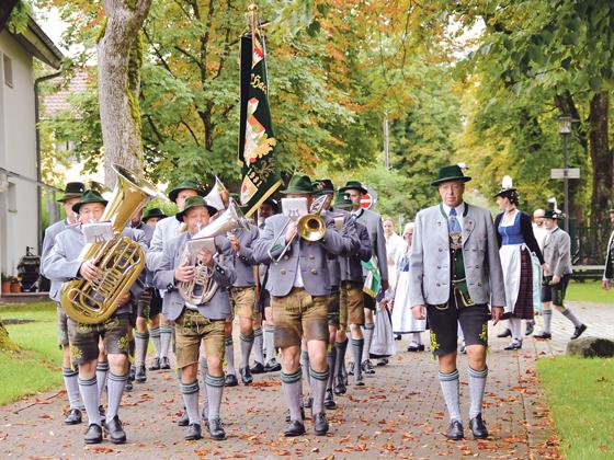 Ohne bayerische Blasmusik geht natürlich auch auf dem Erntefest D Hachinger Taler nichts.	Foto: VA