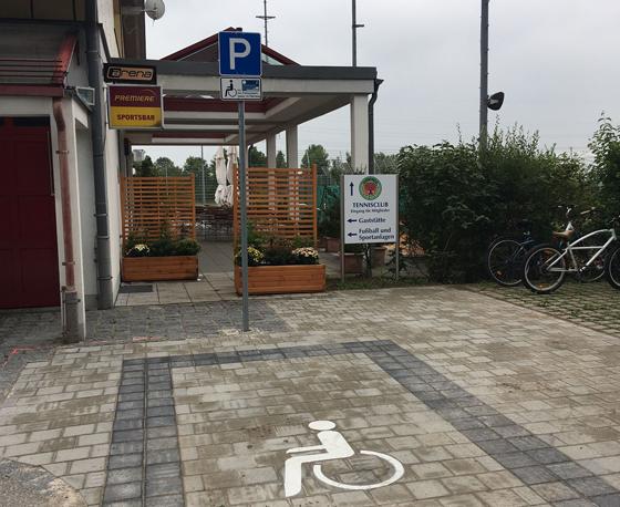 Neuer eingangsnaher Behinderten- Stellplatz beim Sportpark in Grasbrunn.	Foto: privat
