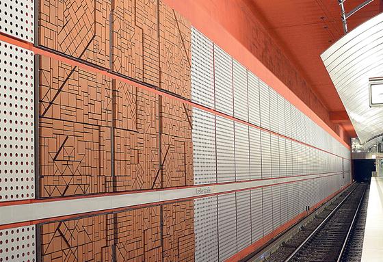 Auch in Münchens U-Bahnen, wie hier an der Kreillerstraße gibt es viel zu entdecken. 	Foto: Robert Kulzer