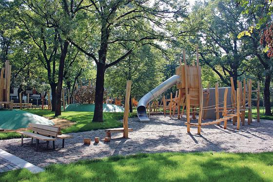 Hier möchte man direkt selbst noch einmal Kind sein: Die Spielplätze im Amphionpark bieten nun Raum zur spielerischen Selbstentfaltung.	Foto: Katja Brenner