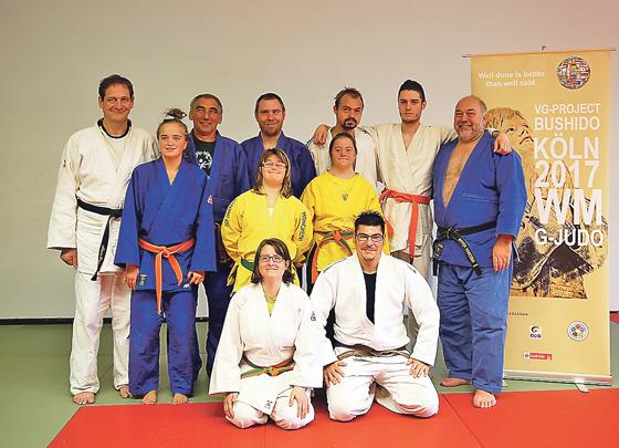Die bayerischen G-Judo-WM-Teilnehmer mit ihren Trainern.      F.: Baron Felix von Solemacher