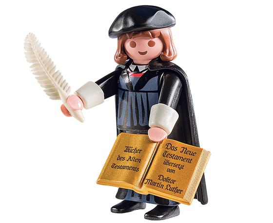 Die Figur des Martin Luther ist der Verkaufsrenner im Playmobil-Sortiment. Erhältlich ist sie unter anderem online bei der Congress- und Tourismus-Zentrale Nürnberg. Foto: © Playmobil  geobra Brandstätter Stiftung & Co. KG, Zirndorf