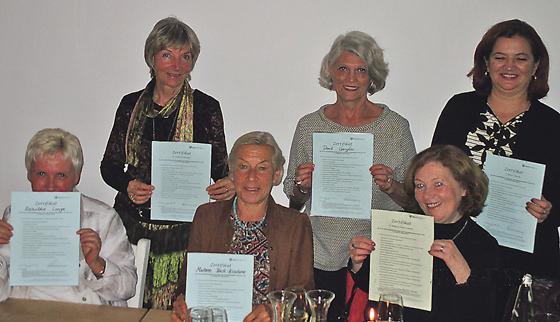 Diese Damen (und noch eine mehr) sind jetzt zertifizierte »Alltagsbegleiterinnen für Senioren«.	Foto: Stegner