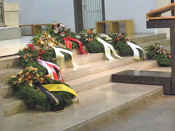 In Gedenken an die Toten der beiden Weltkriege werden am Totensonntag Kränze niedergelegt.	Foto: VA