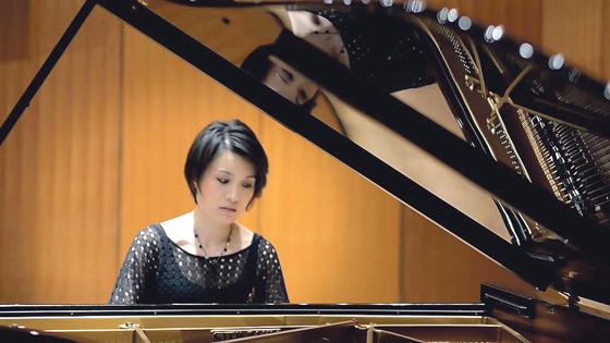 Die vielfach ausgezeichnete Konzertpianistin Shoko Kawasaki tritt am 23. November in Neubiberg auf.	Foto: VA