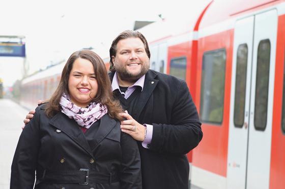 2. Bürgermeister Stefan Krimmer und seine Frau Aleksandra wünschen allzeit gute Fahrt. 	Foto: Stefan Bergmair