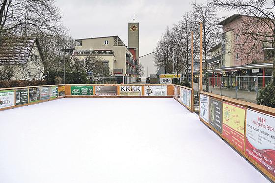 Wenn alles gut geht kann das Eisbahnstandl am Freitag nach Weihnachten eröffnet werden.	Foto: Marktplatztreff