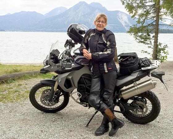 Ingeburg Date freut sich über rüstige Rentner, die Interesse an einer Motorrad-Gruppe haben.	Foto: HdS