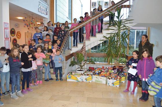 Schüler der Grundschule Hochbrück sammelten fleißig für den »Garchinger Tisch«. 	Stadt: Alicia Unglaub