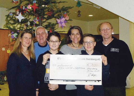 Die fleißigen Schüler der Klasse 8d sammelten einen stolzen Spendenbetrag von 1.000 Euro. 	Foto: Realschule Ebersberg
