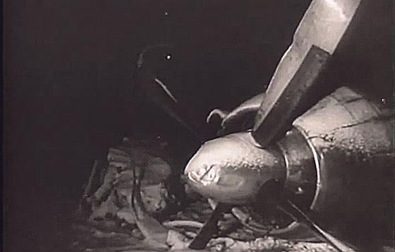 Ein Triebwerk der völlig zerstörten Maschine, in der am 6. Februar 1958 in Trudering beim »Munich Air Disaster« 23 Menschen ihr Leben verloren.	Foto: Universal Studios, CC0